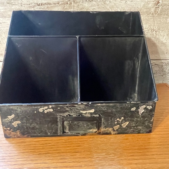 Vintage Look Metal Container - Picture 1 of 7